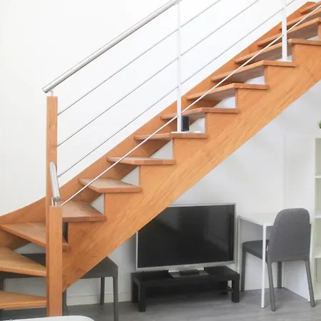Duplex Adjoining The Eiffel Hall 생투앙