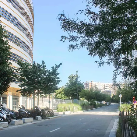 Duplex Adjoining The Eiffel Hall 아파트