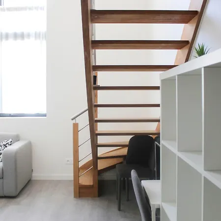 Duplex Adjoining The Eiffel Hall